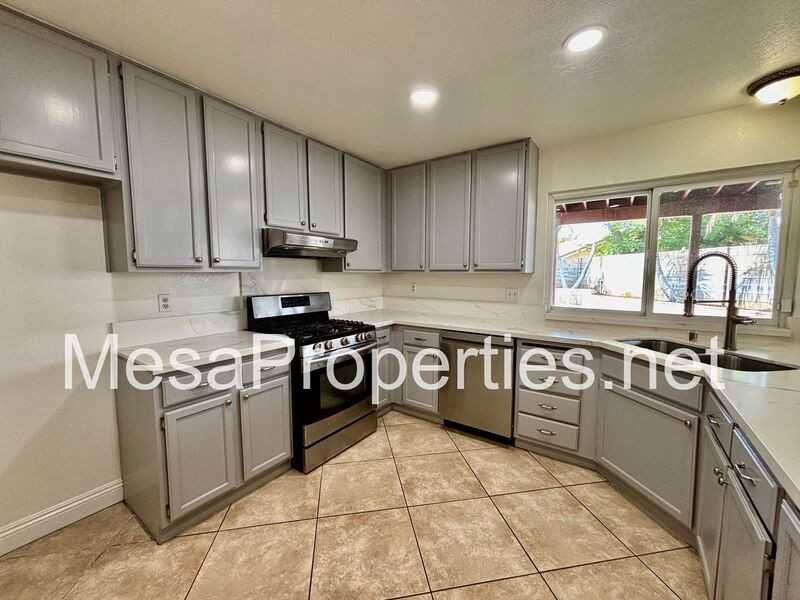 2378 N Sycamore Ave - Photo 5 of 30
