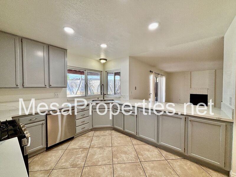 2378 N Sycamore Ave - Photo 6 of 30