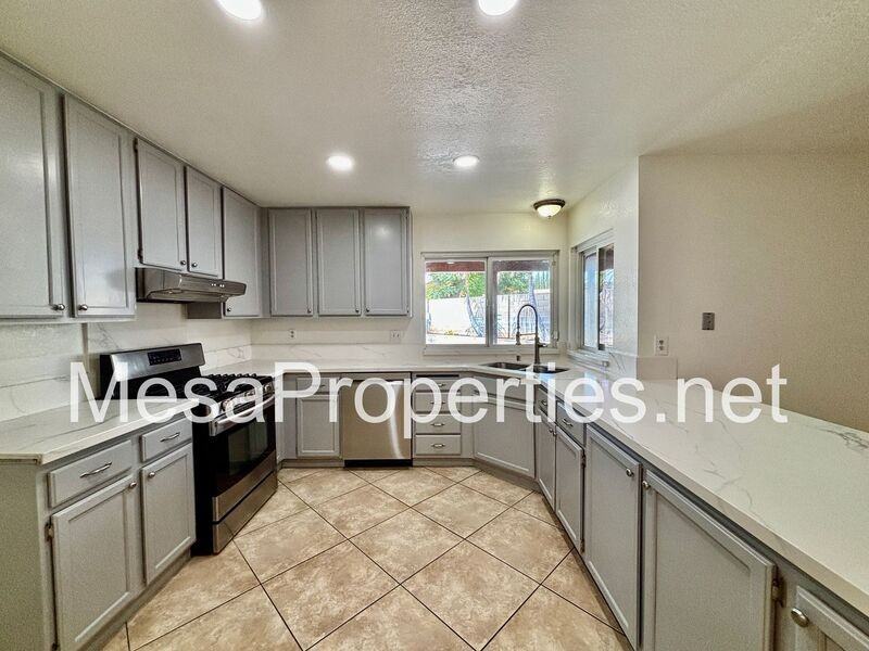 2378 N Sycamore Ave - Photo 7 of 30