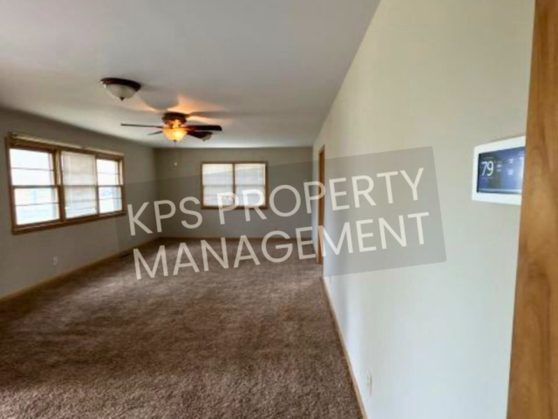 1211 W Towanda Ave - Photo 2 of 10