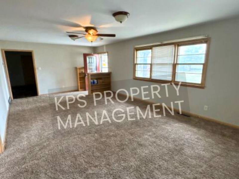 1211 W Towanda Ave - Photo 3 of 10