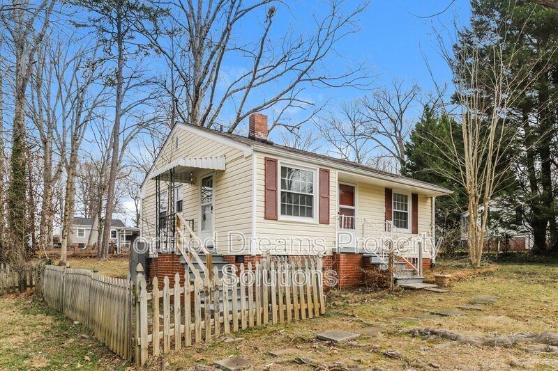 2802 Robin Hood Dr - Photo 2 of 15