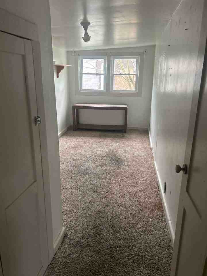 513 West Eblen Street - Photo 2 of 7