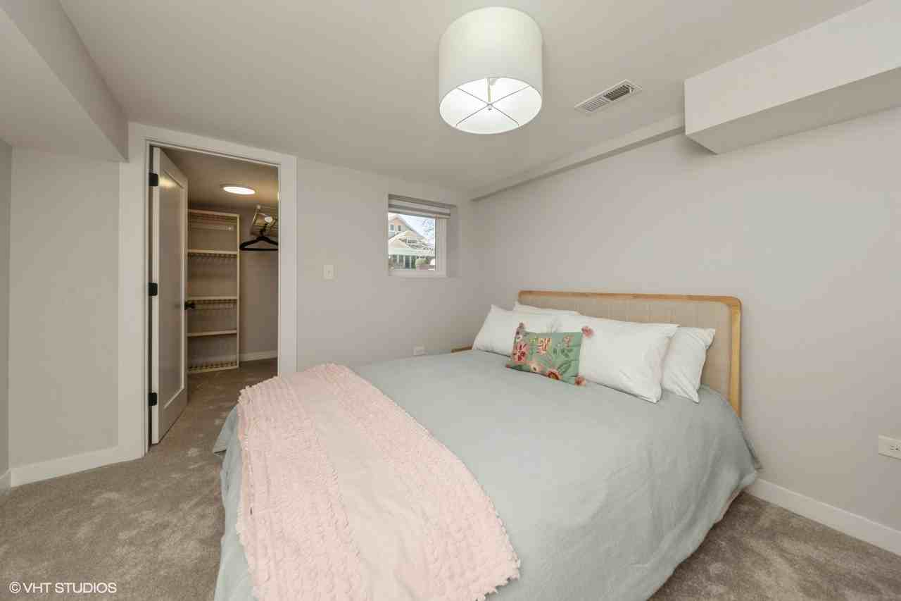 5003 N Hamlin Ave - Photo 3 of 20
