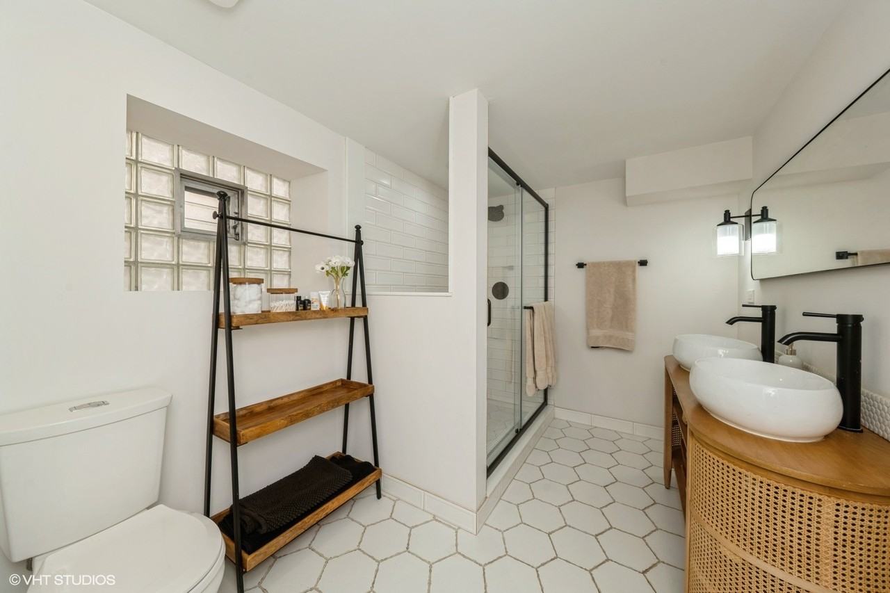 5003 N Hamlin Ave - Photo 5 of 20