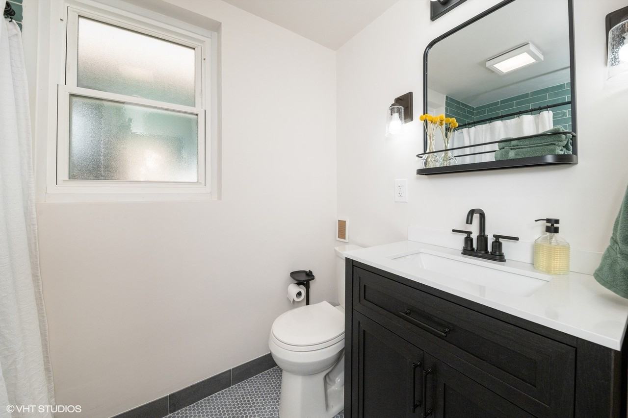 5003 N Hamlin Ave - Photo 6 of 20