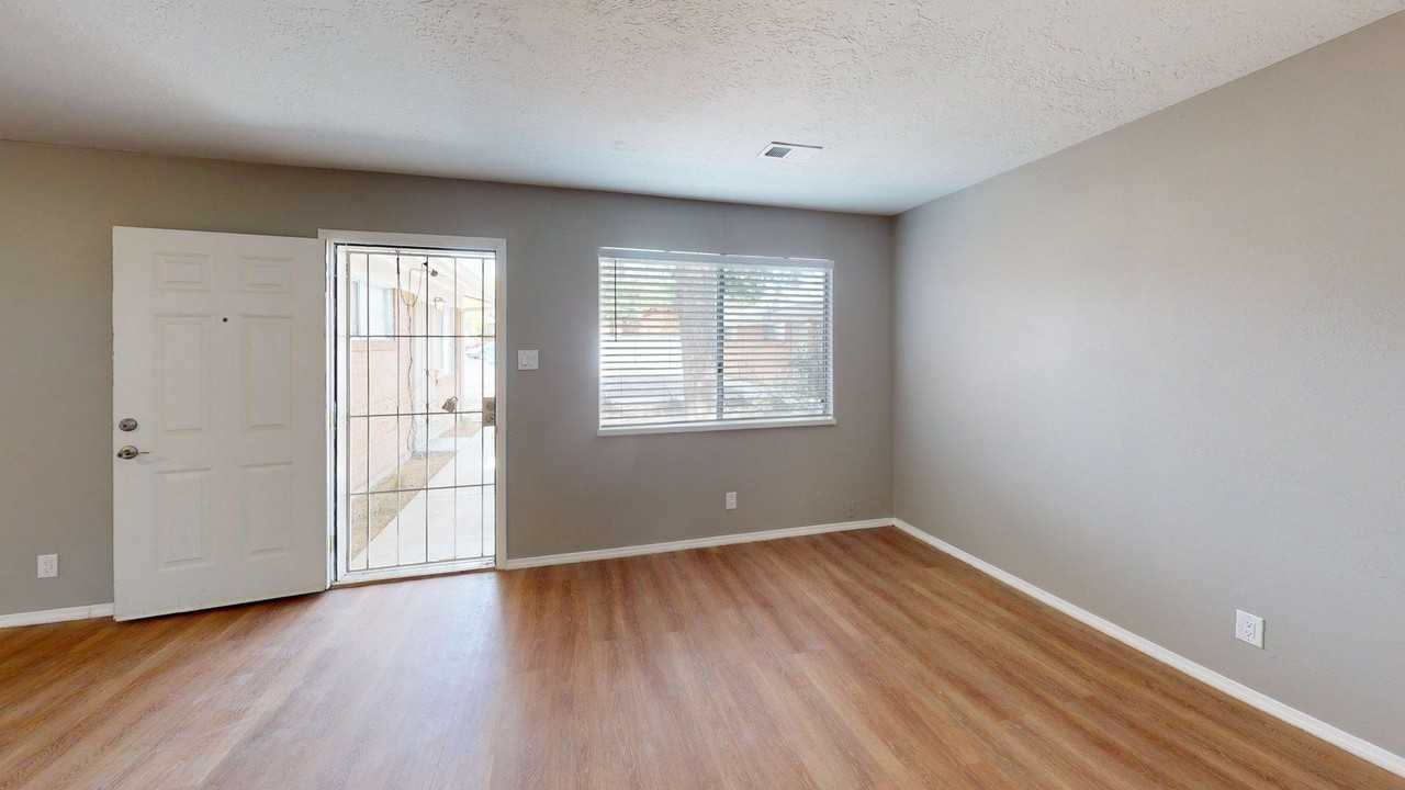 9420 Lexington Ave Ne - Photo 5 of 46