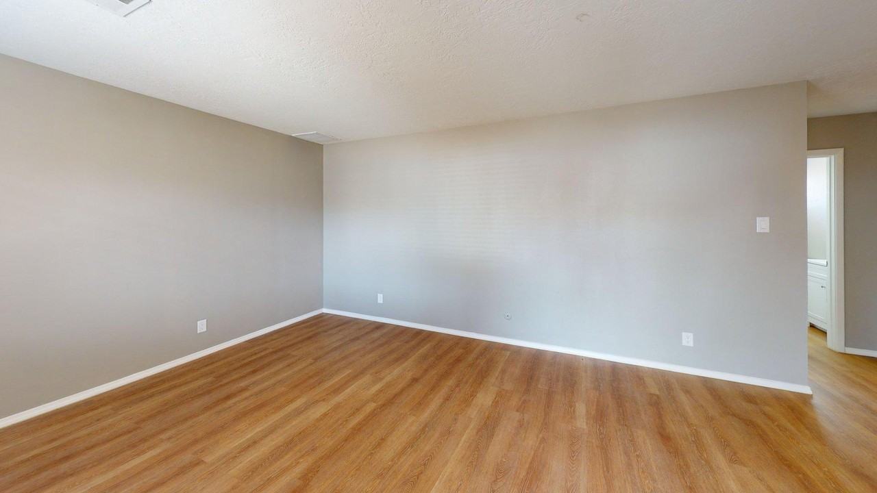 9420 Lexington Ave Ne - Photo 6 of 46