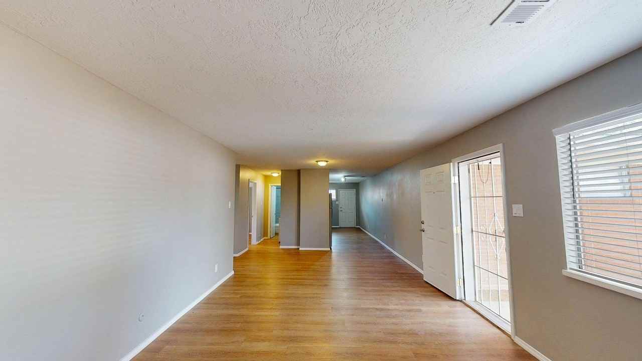 9420 Lexington Ave Ne - Photo 7 of 46