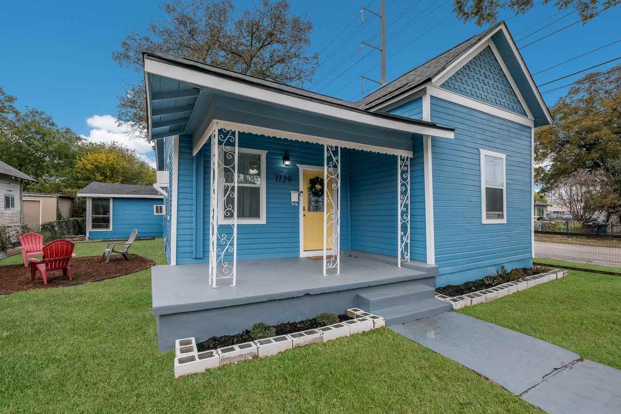 1129 N Smith St - Photo 2 of 32