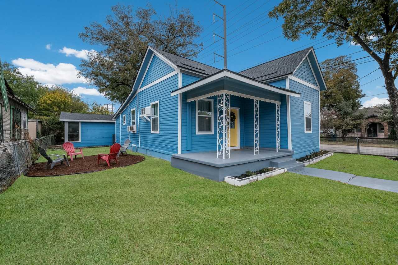 1129 N Smith St - Photo 3 of 32