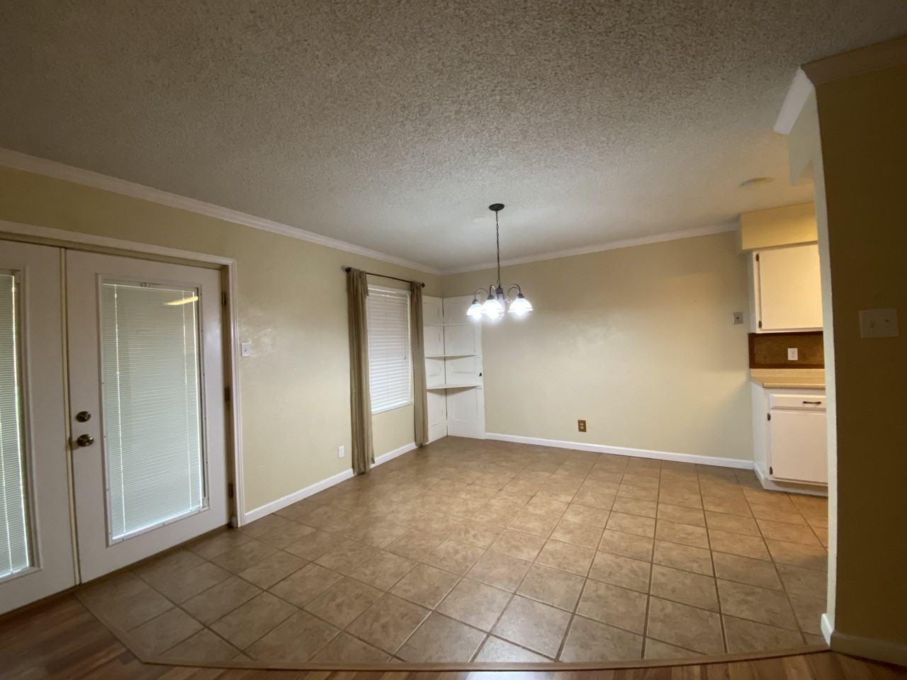 404 High Meadow Dr - Photo 3 of 11