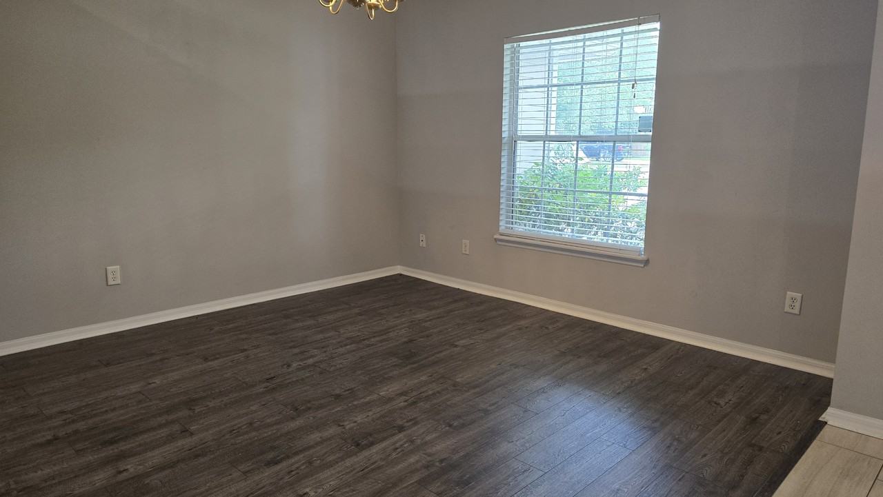 1648 Glen Laurel Dr - Photo 2 of 9