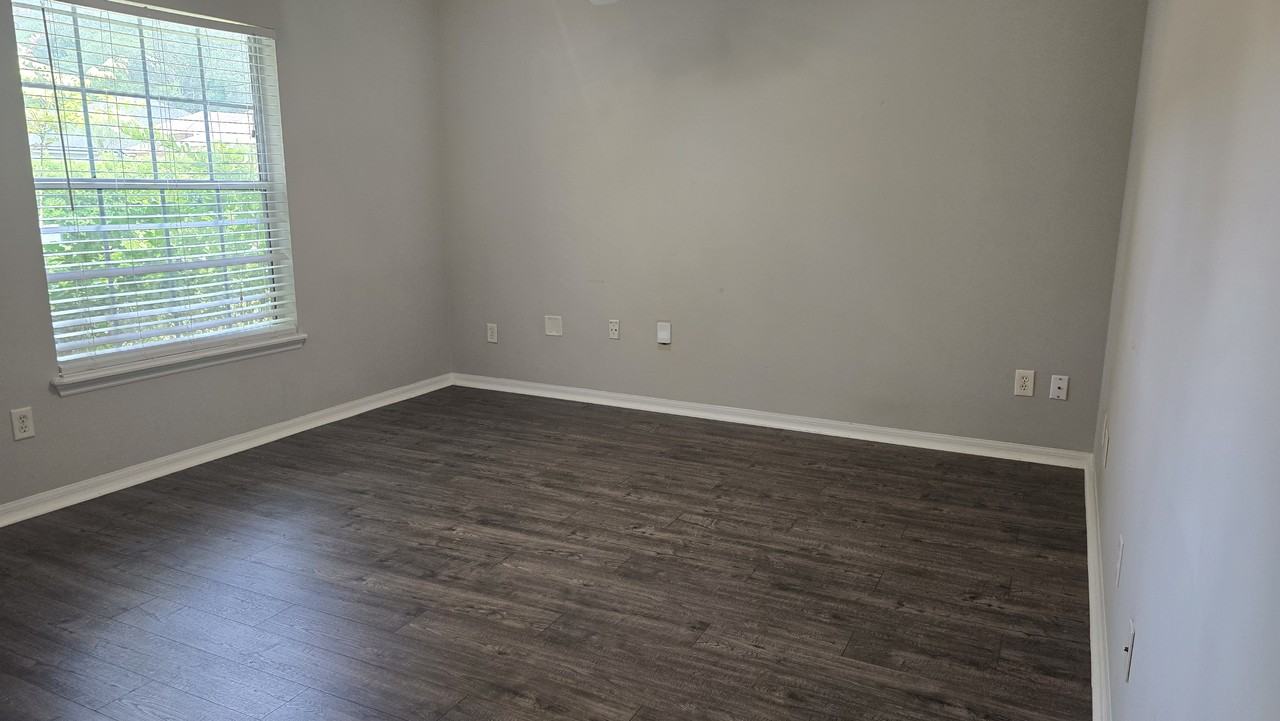 1648 Glen Laurel Dr - Photo 3 of 9