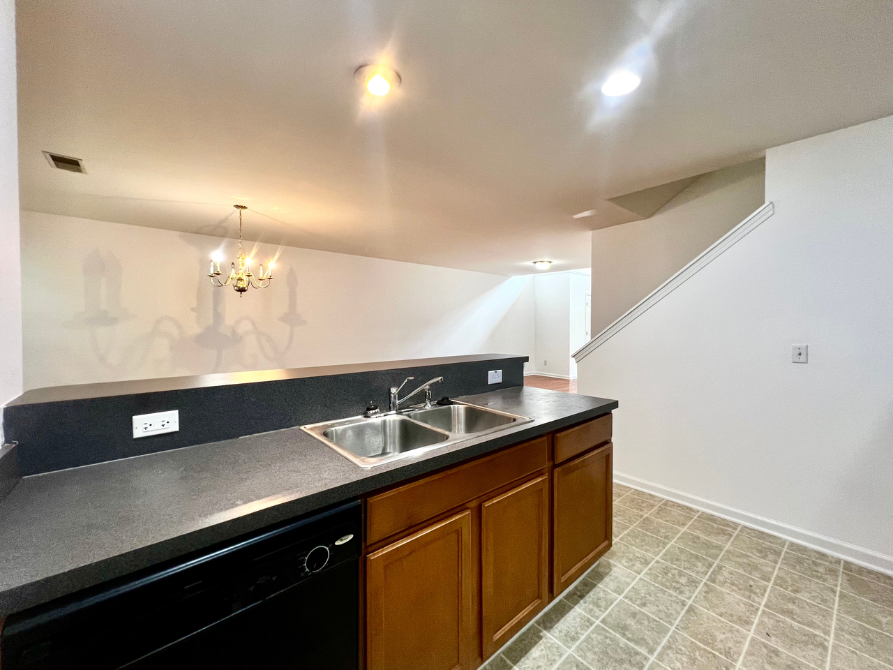 9176 Maple Grove Dr - Photo 3 of 14