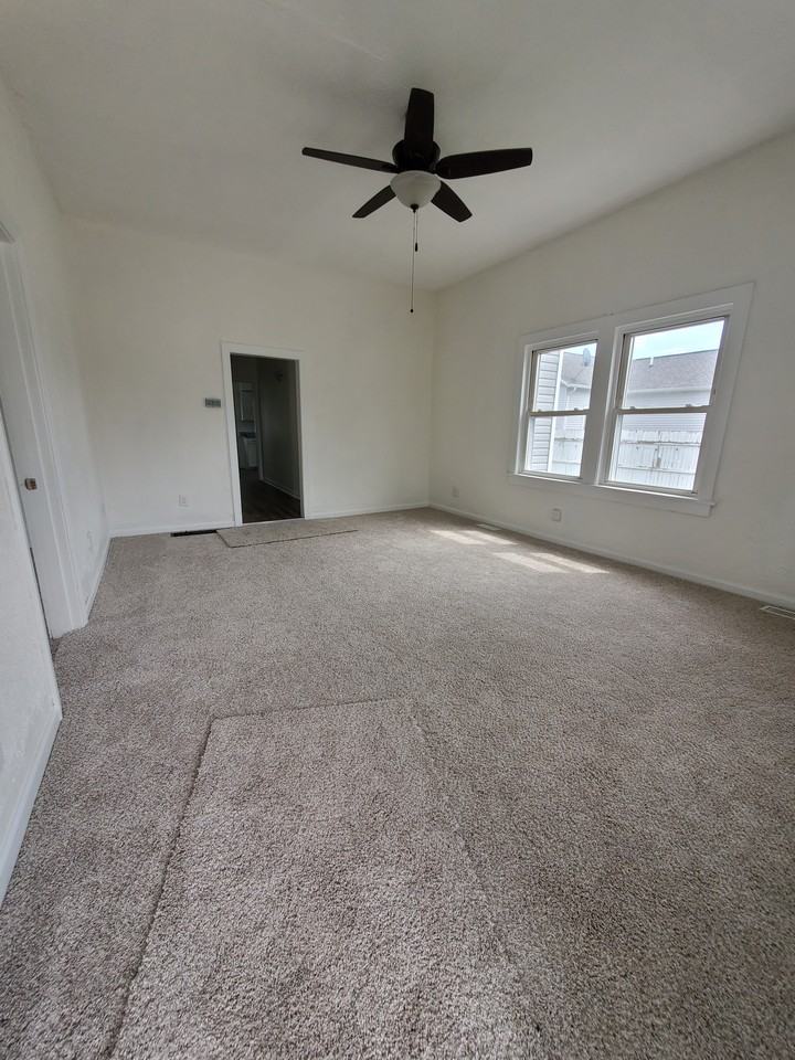 812 S West St - Photo 2 of 10