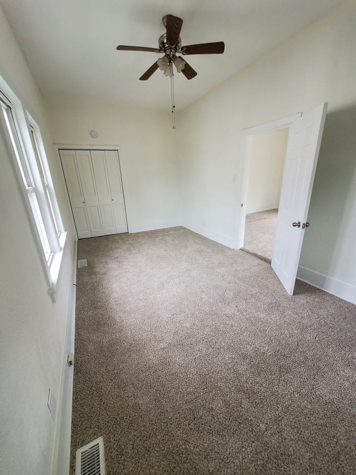 812 S West St - Photo 3 of 10