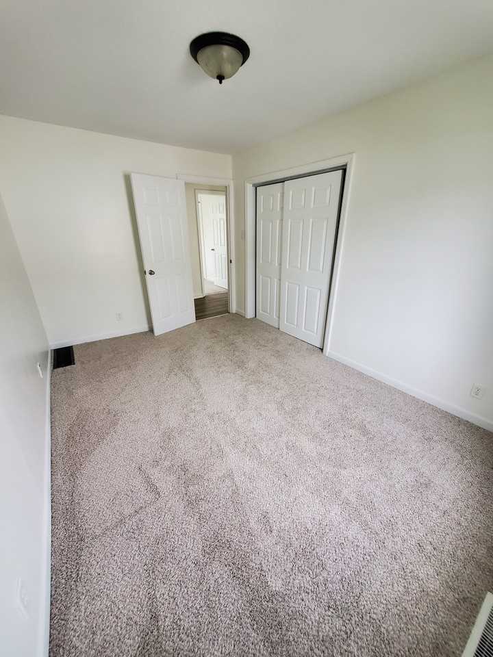 812 S West St - Photo 5 of 10