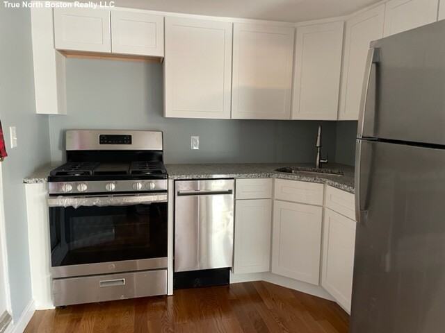 560 Lincoln Ave - Photo 2 of 19