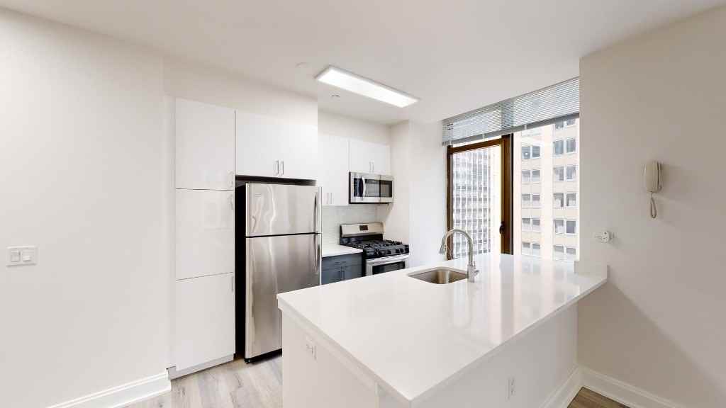 Hanover Sq #08U - Photo 2 of 4