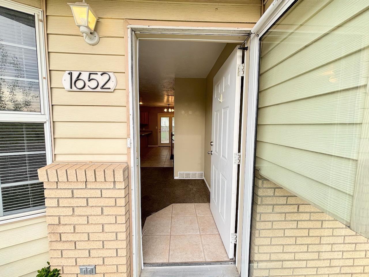 1652 N 400 E - Photo 4 of 20