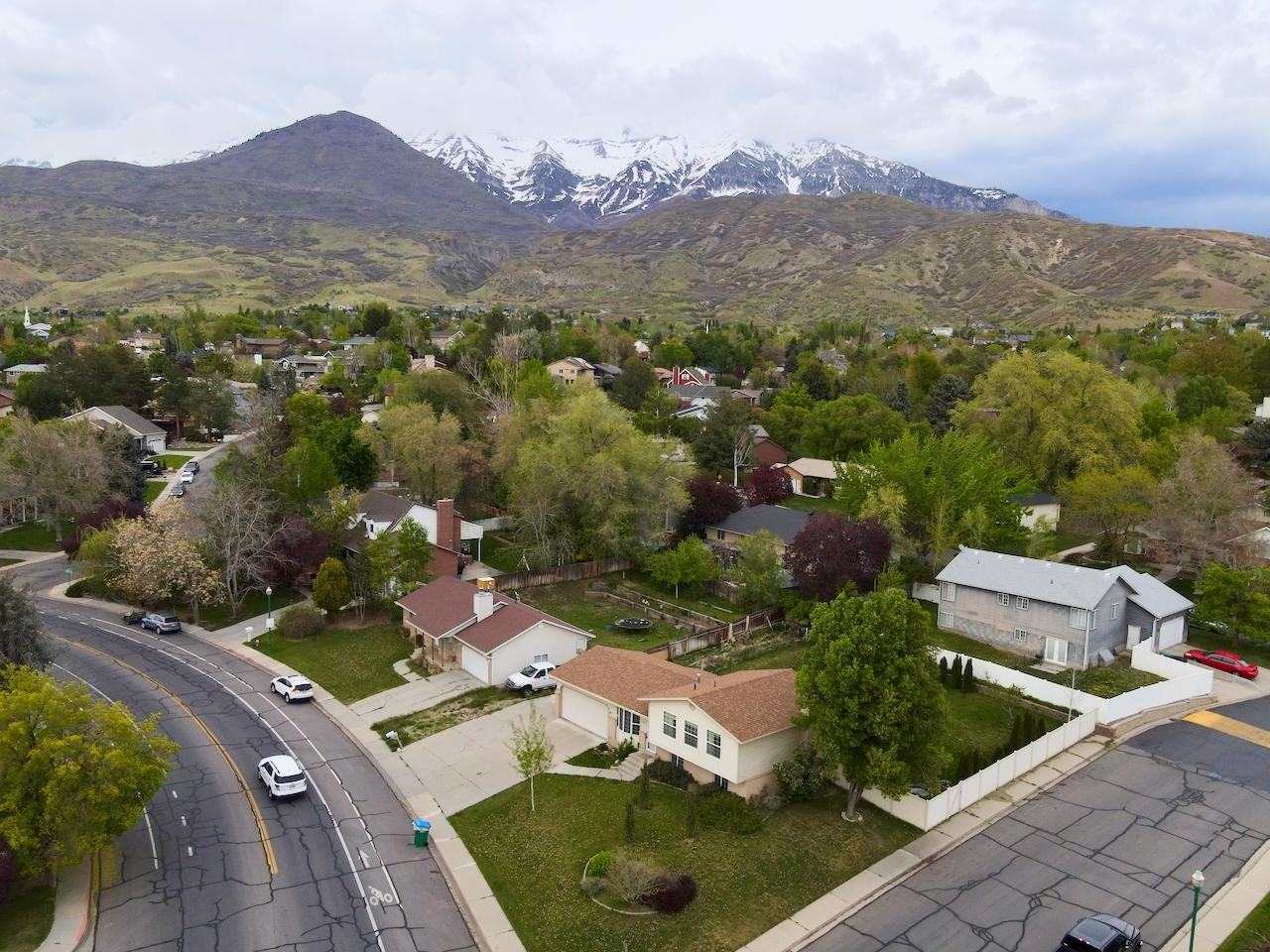 1652 N 400 E - Photo 5 of 20