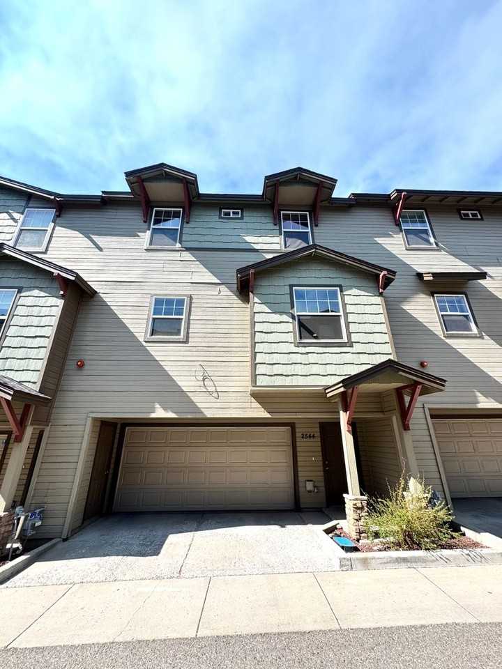 2544 W Pikes Peak Dr - Photo 3 of 36