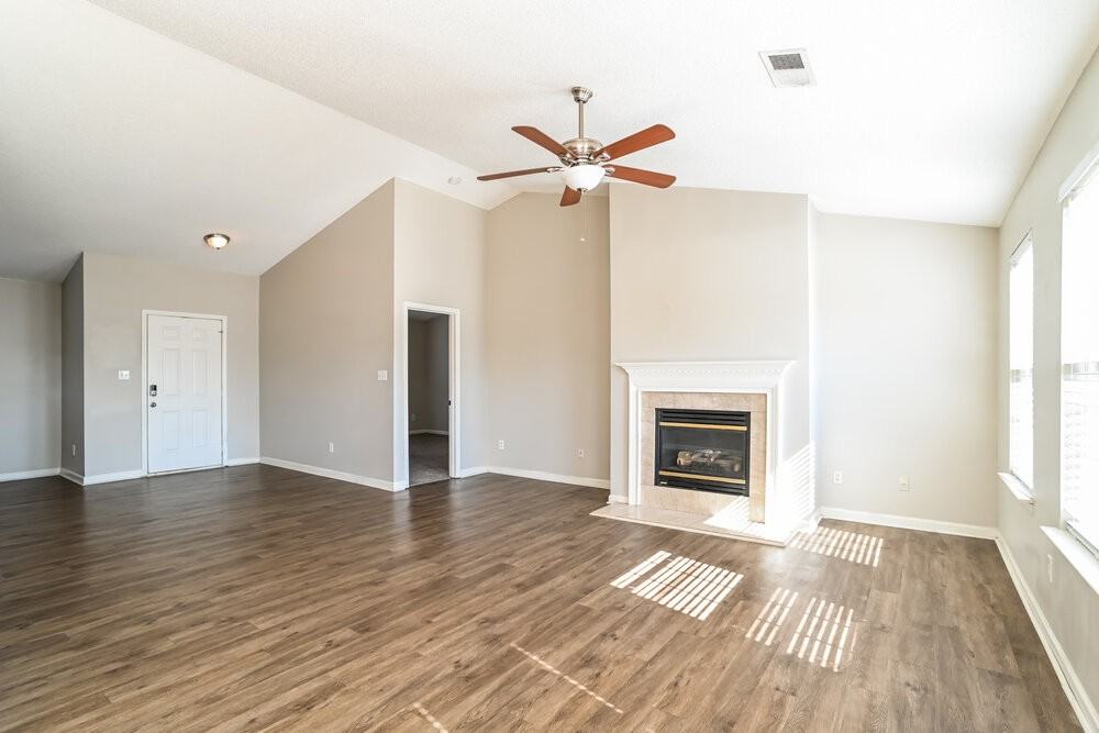 12112 Chantress Ln - Photo 3 of 16