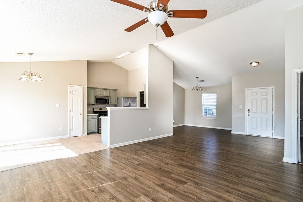 12112 Chantress Ln - Photo 4 of 16