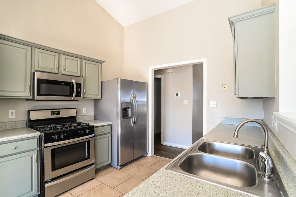 12112 Chantress Ln - Photo 7 of 16