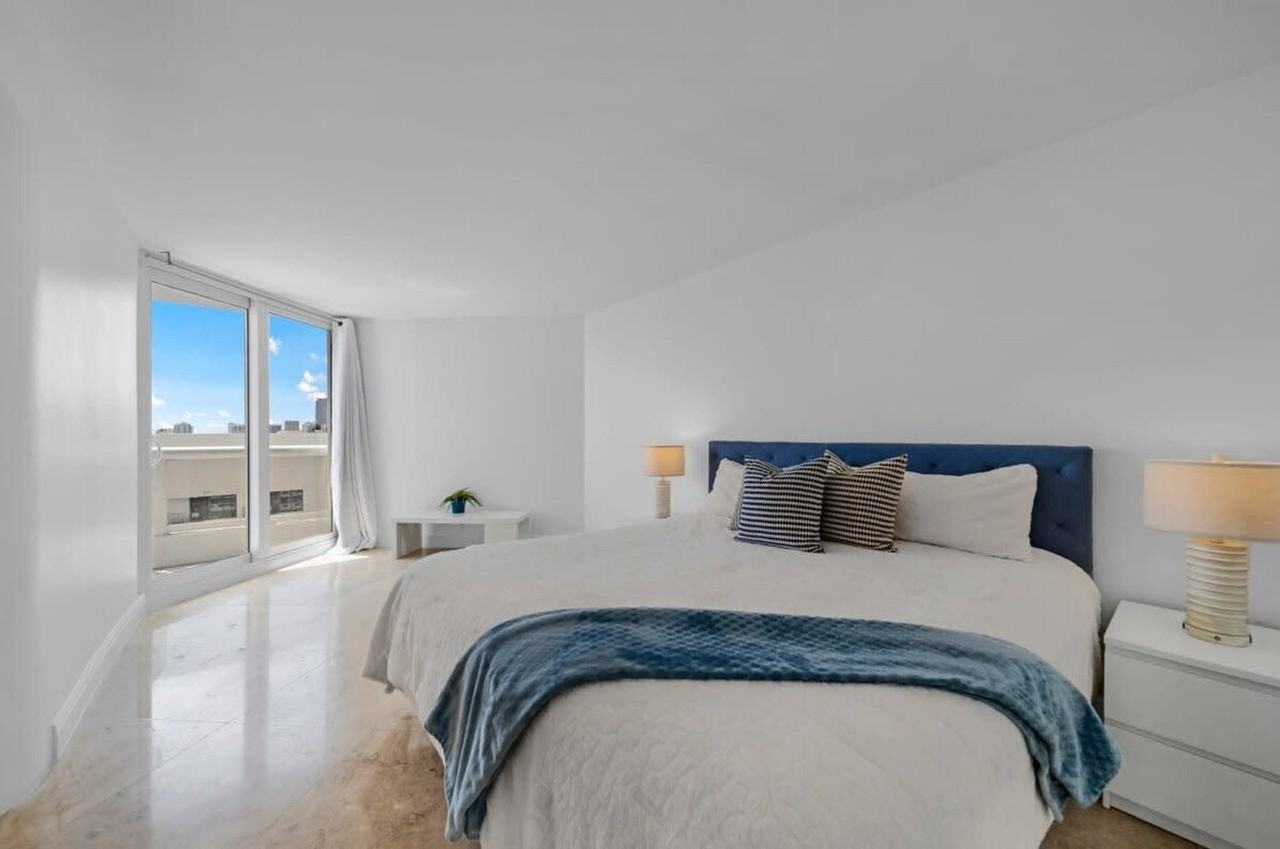 1717 North Bayshore Drive - Photo 2 of 43