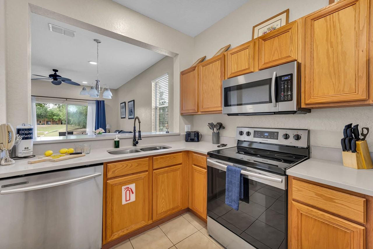 557 Miramar Ave #1095258P - Photo 5 of 44