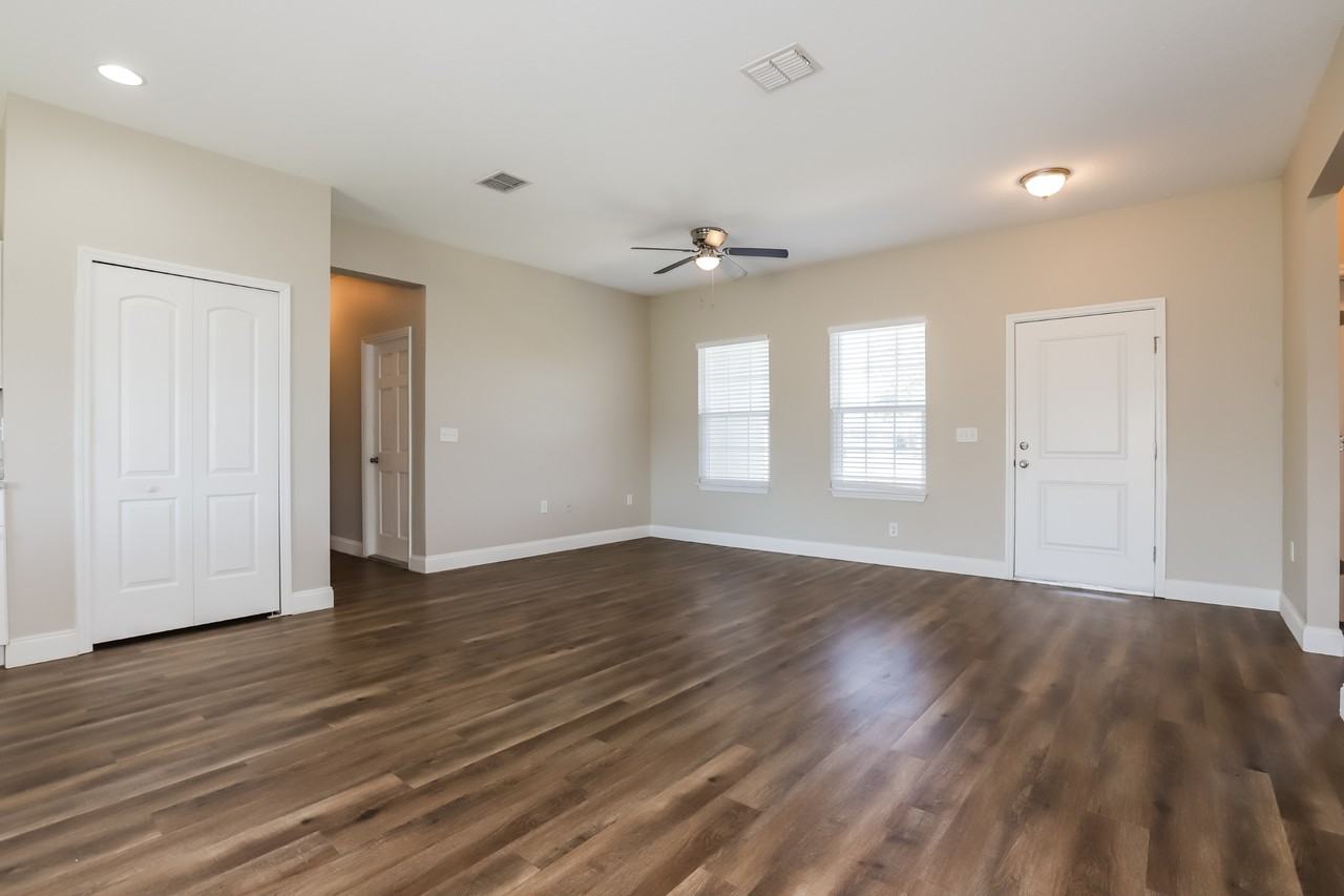 708 Martin Ln - Photo 3 of 16