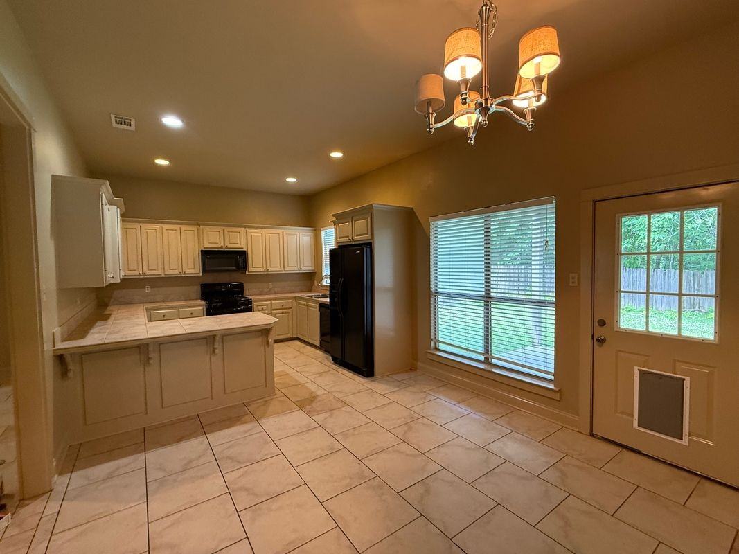 9441 Boone Dr - Photo 3 of 8