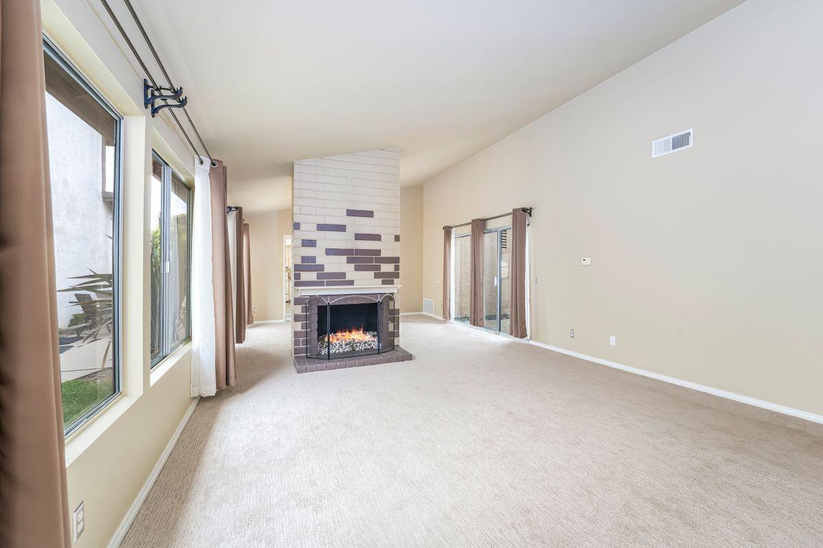 2162 Sweetbriar Rd - Photo 4 of 33