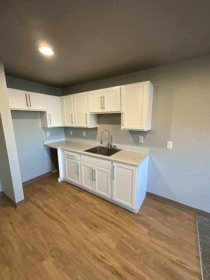 1038 Fond du Lac Ave - Photo 4 of 16
