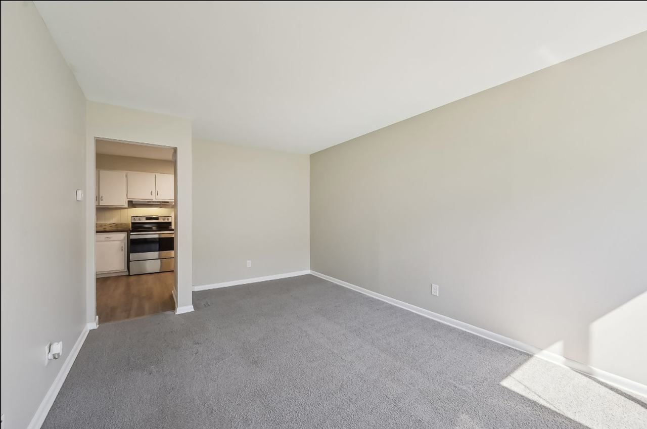 Worthington Court Townhomes - Photo 3 of 16