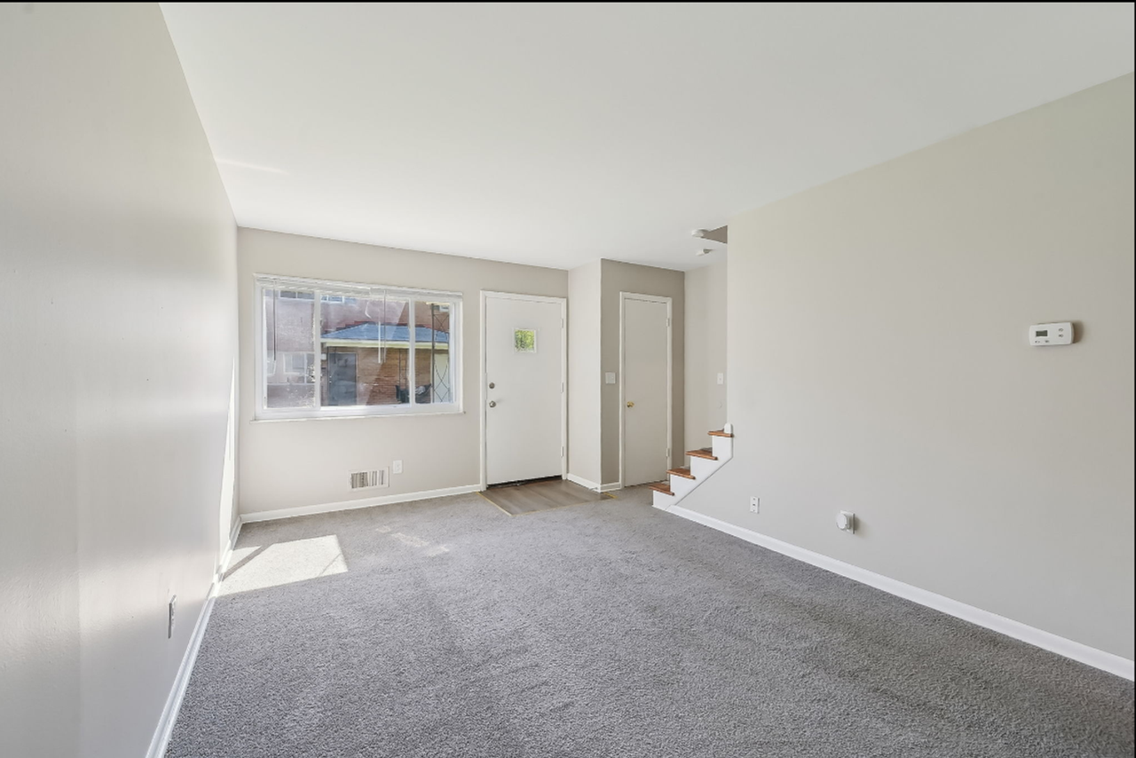 Worthington Court Townhomes - Photo 4 of 16