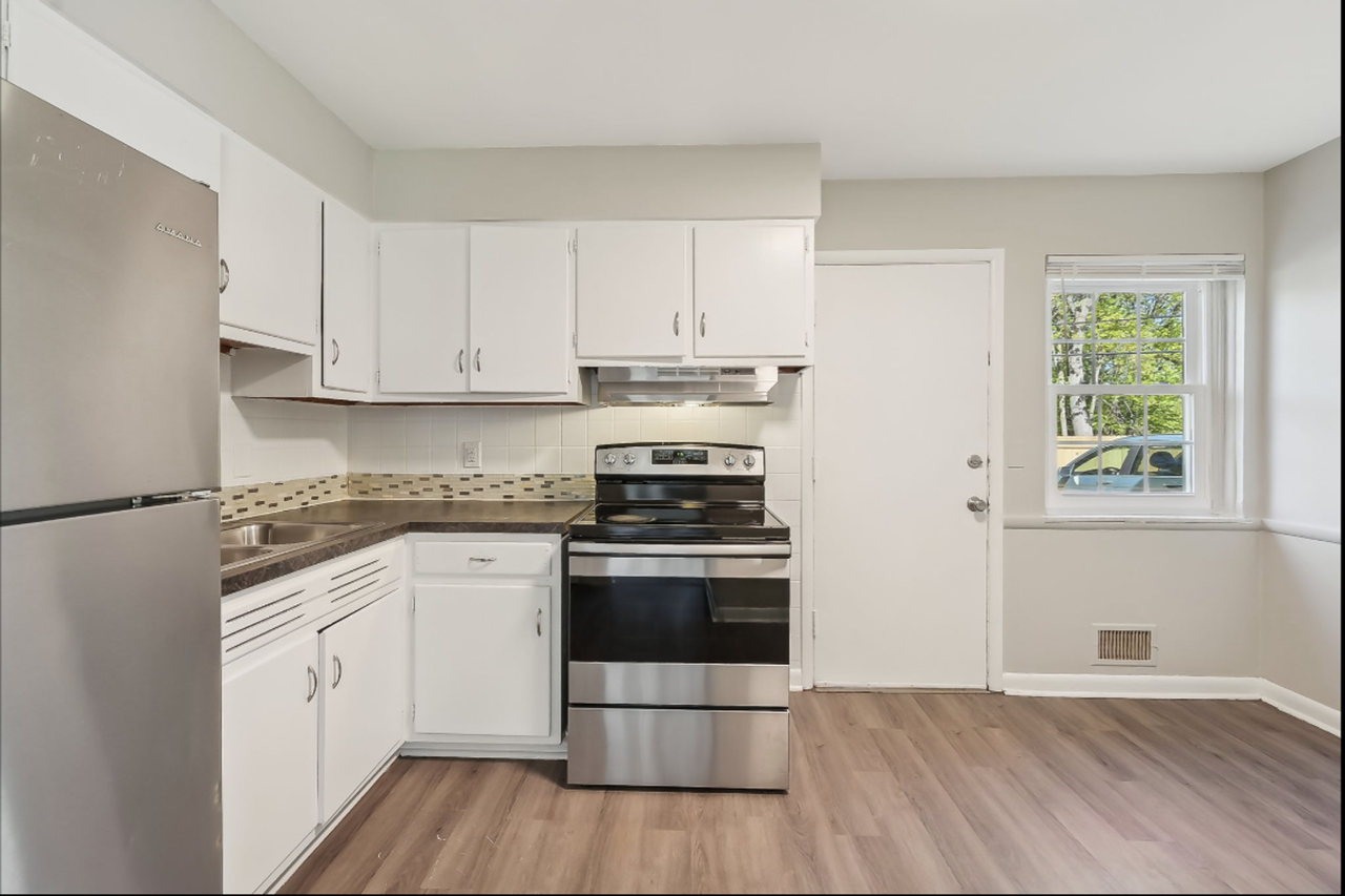 Worthington Court Townhomes - Photo 5 of 16