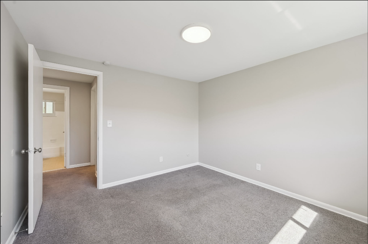 Worthington Court Townhomes - Photo 7 of 16