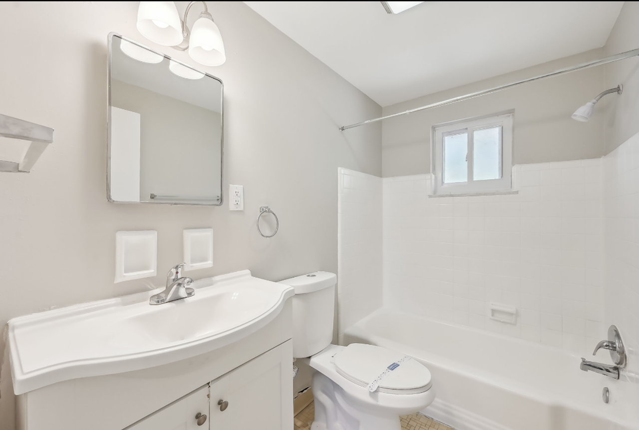 Worthington Court Townhomes - Photo 6 of 16