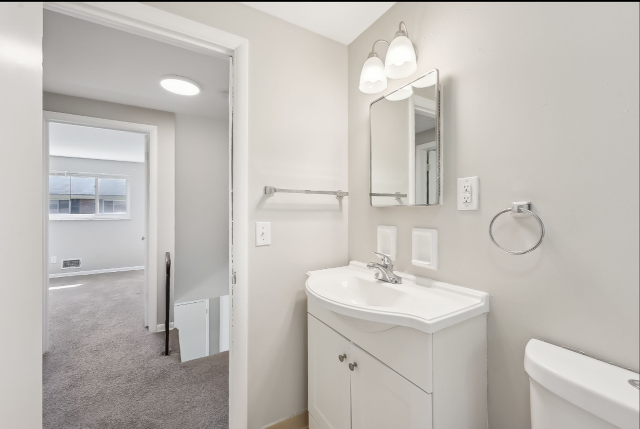Worthington Court Townhomes - Photo 7 of 16