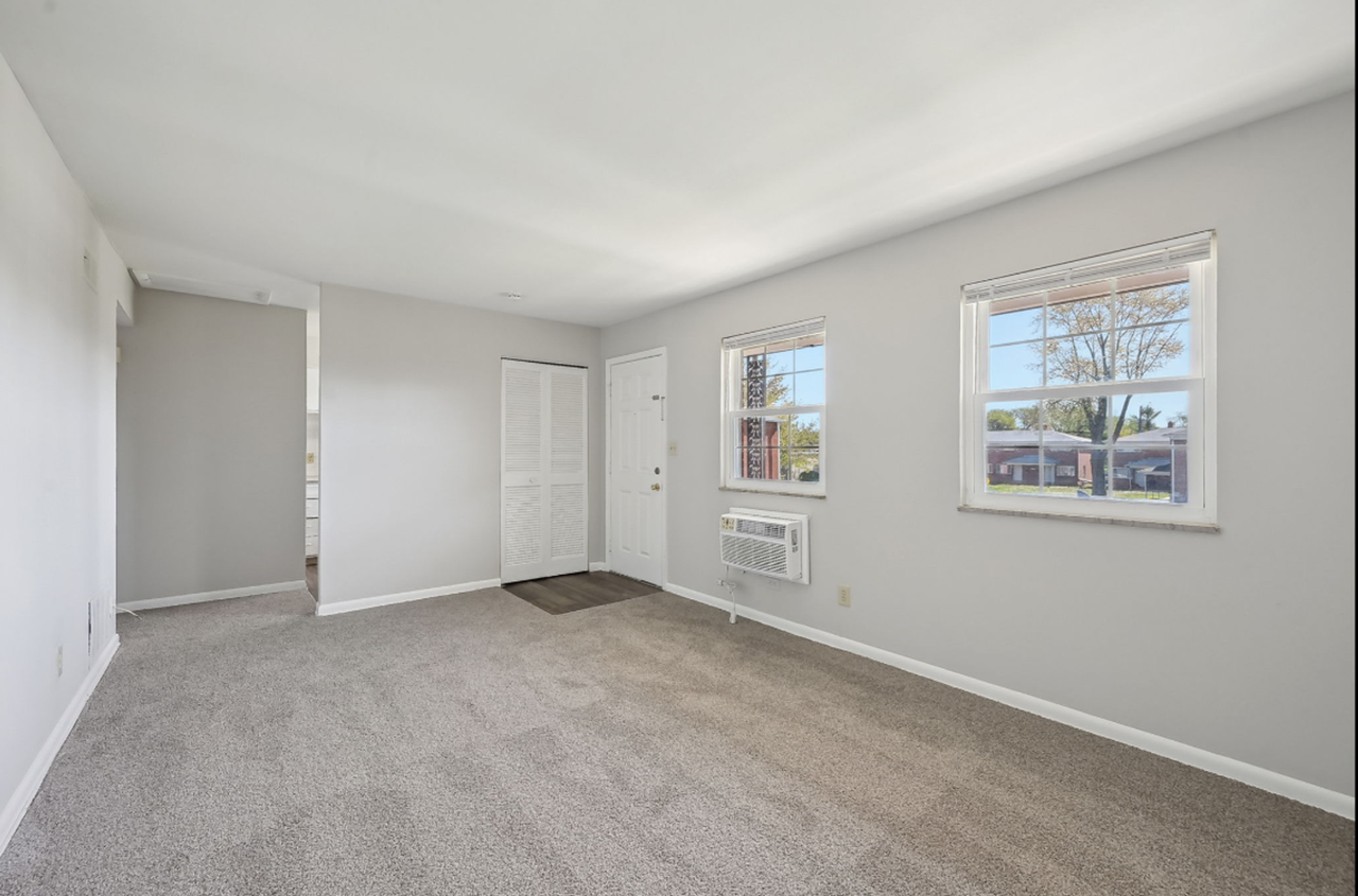 Worthington Court II - Photo 7 of 38