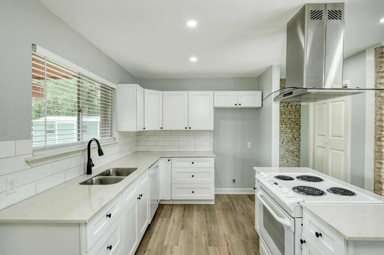 7006 Greenock St - Photo 3 of 18