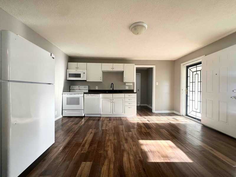 609 Powell St - Photo 2 of 20