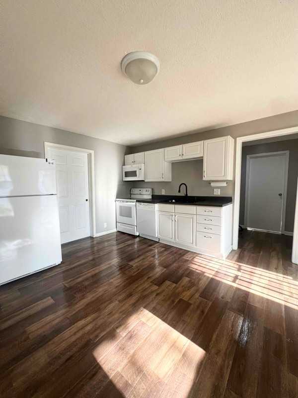 609 Powell St - Photo 3 of 20