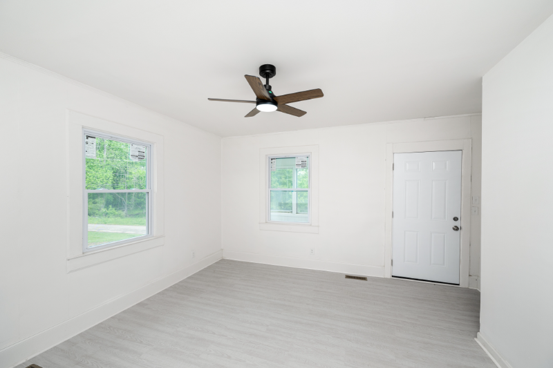 341 Manning St - Photo 3 of 18