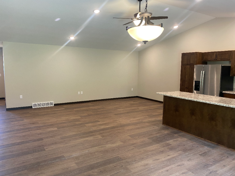 940 Crown Ave - Photo 2 of 13