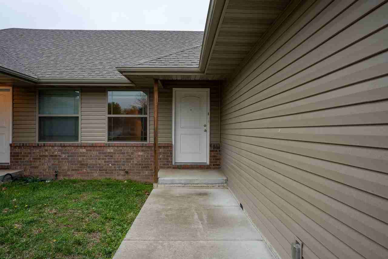 5468 S Main St - Photo 3 of 28