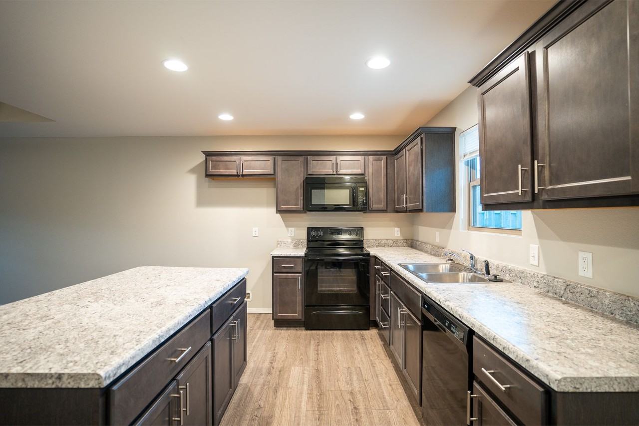 5468 S Main St - Photo 6 of 28